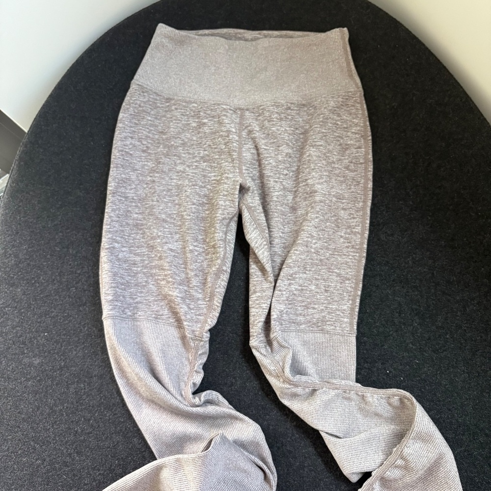 🧘‍♀️ Alo Yoga Gathered High-Waist Leggings – RARE - Melange Beige-Grey - Picture 2 of 7